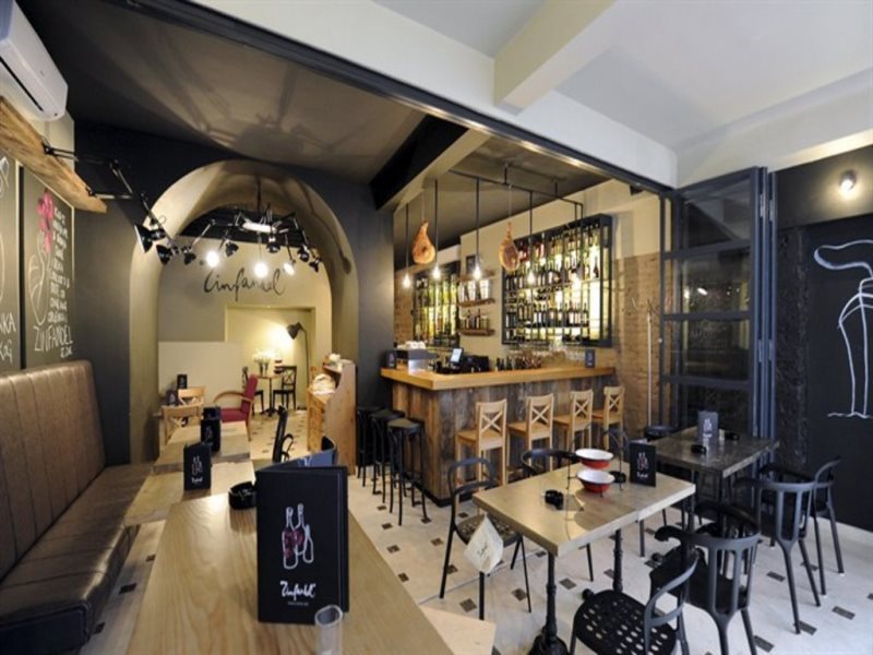 Zinfandel food & wine bar in Split / Travel / Smokvina