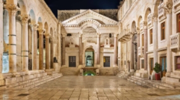 WALKING TOUR OF DIOCLETIAN'S PALACE IN SPLIT