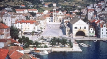 From Trogir: Hvar & 3 Islands full day boat cruise with lunch and drinks included