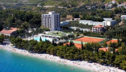 Odmor uz bazen s pogledom na more Bluesun hotel Neptun*** Tučepi Croatia